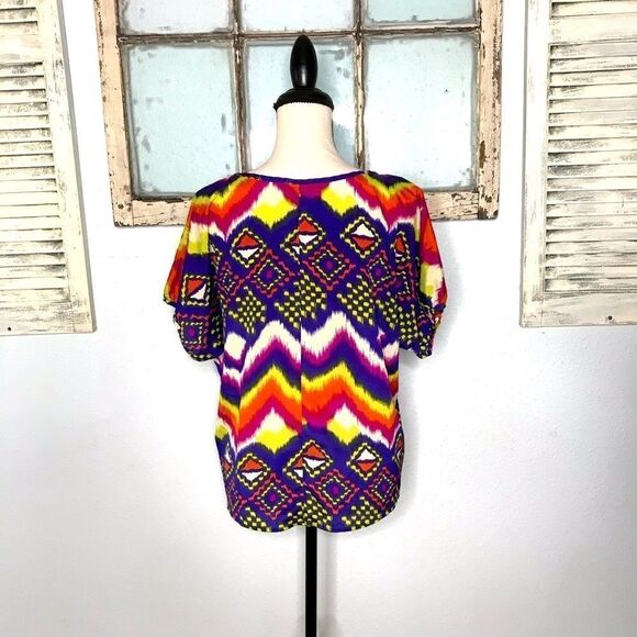 Fun & Funky Lightweight Blouse by Forever 21 - Picture 4 of 9